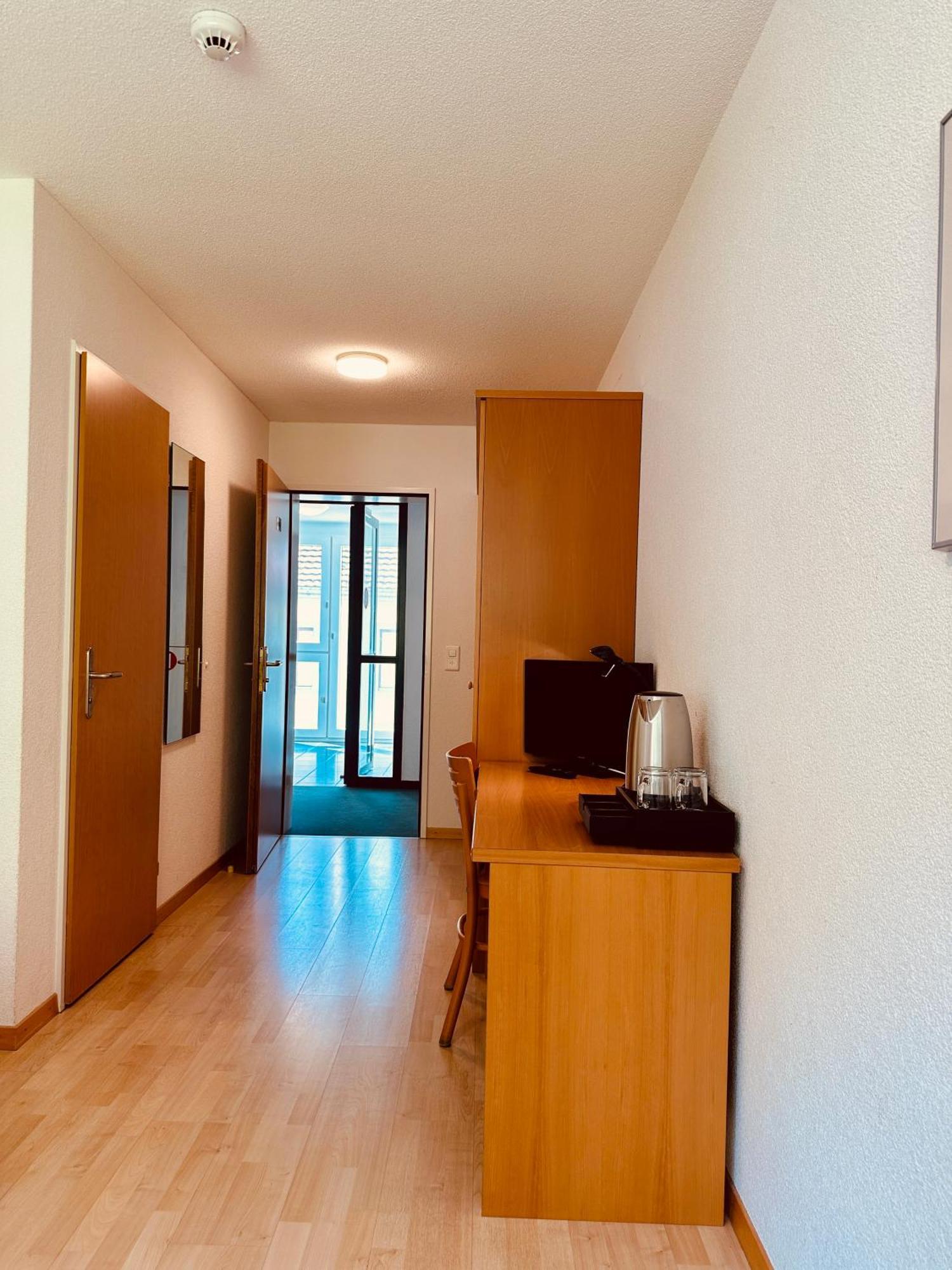 Hotel Rebstock Мейринген Экстерьер фото